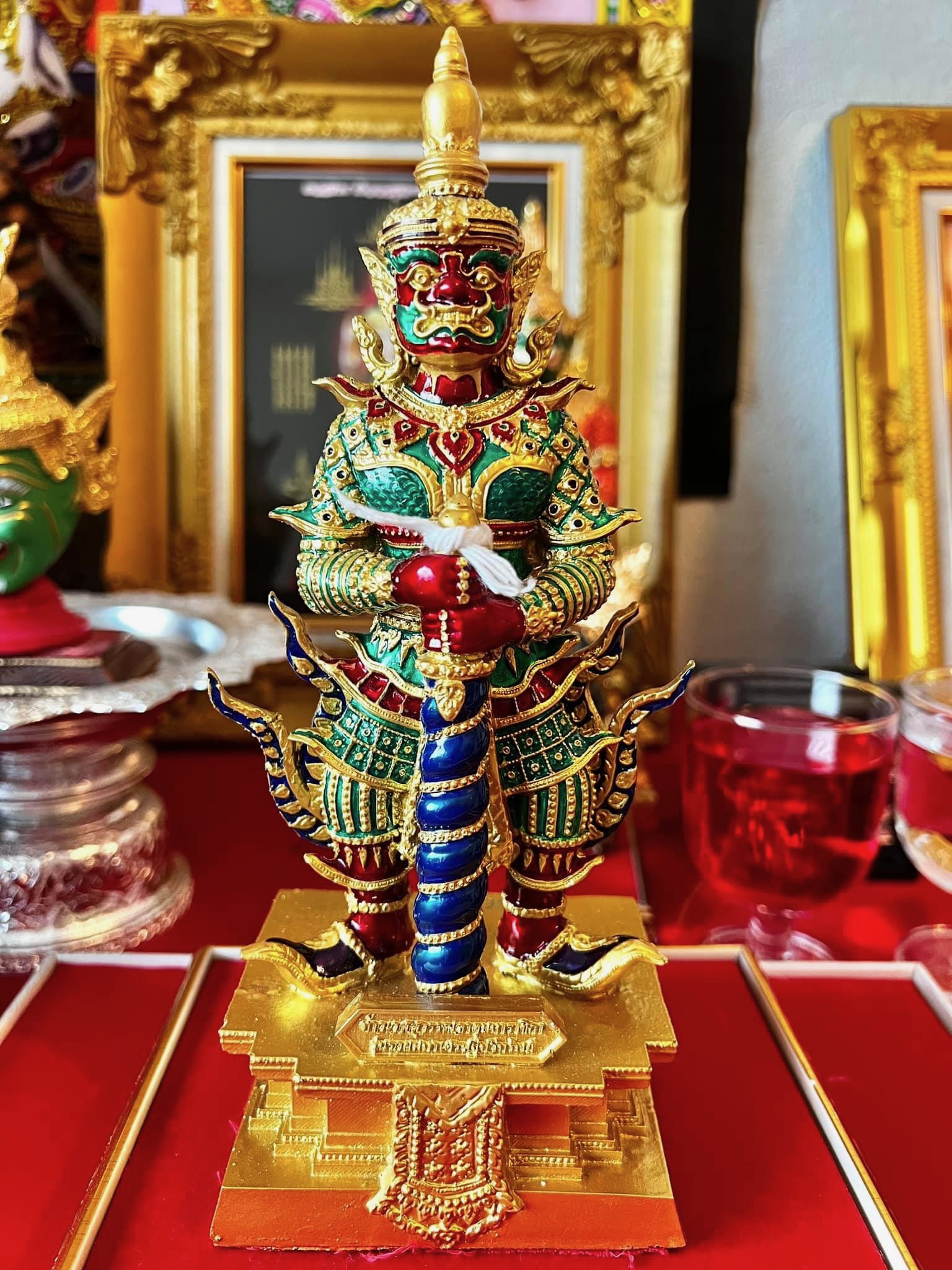 Yantra des Großvaters Wes - ยันต์ปู่เวส